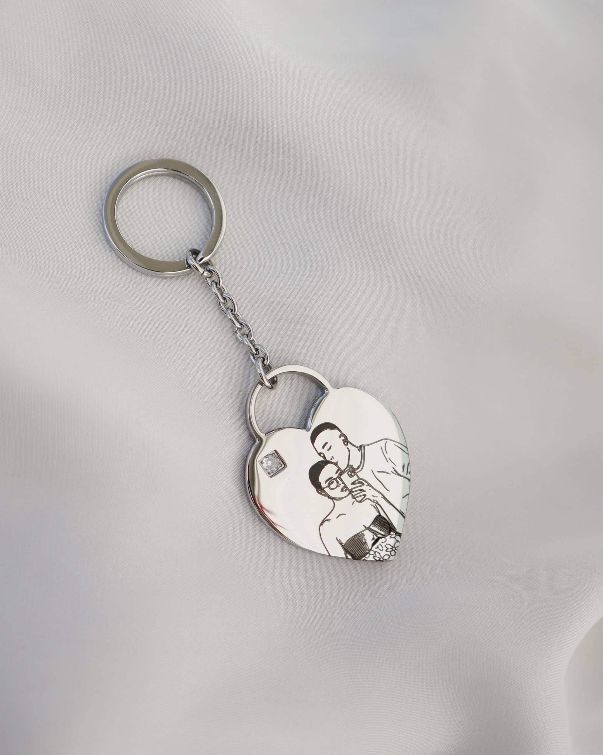 מחזיק מפתחות לב - חריטת כתב יד