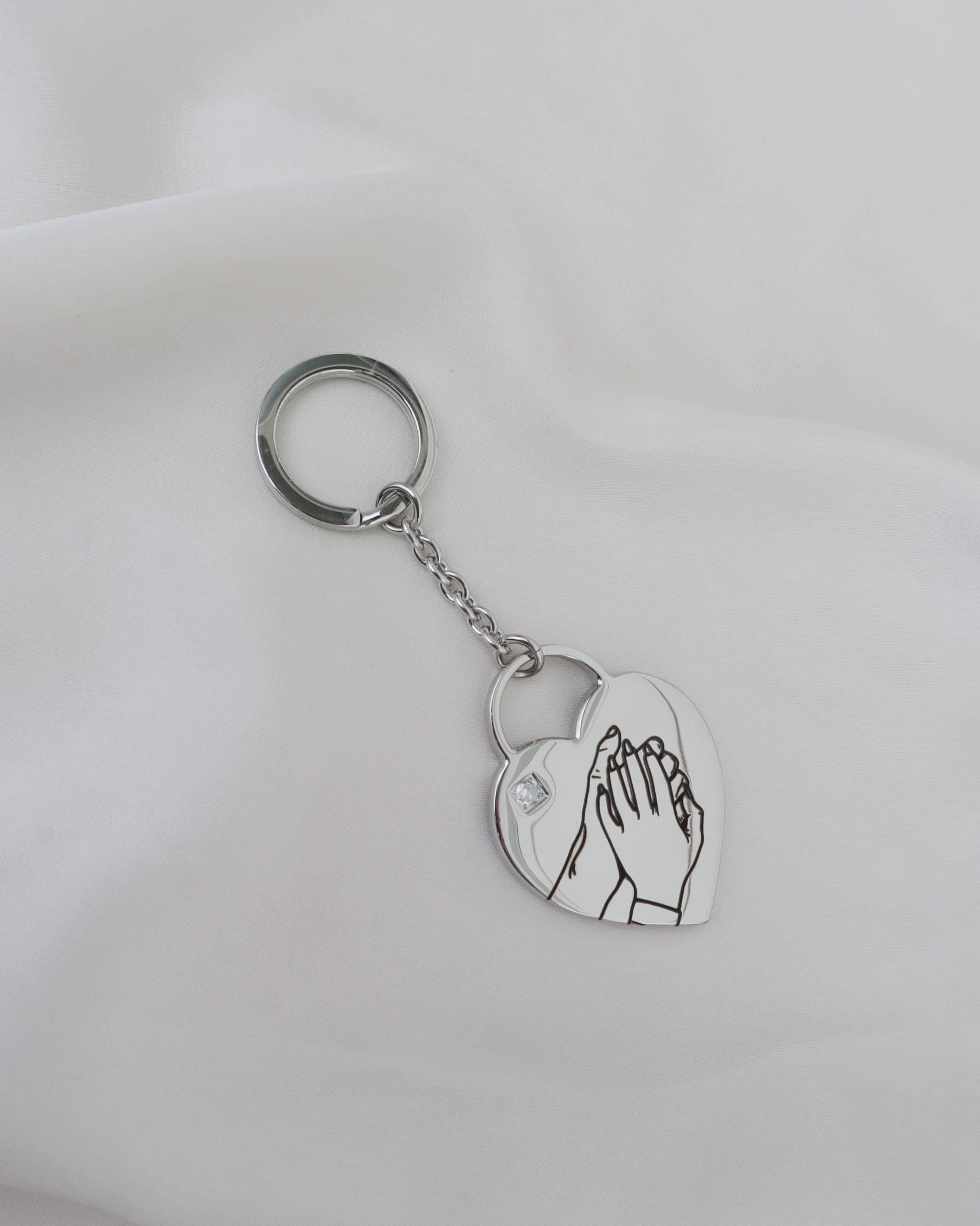 מחזיק מפתחות לב - חריטת כתב יד
