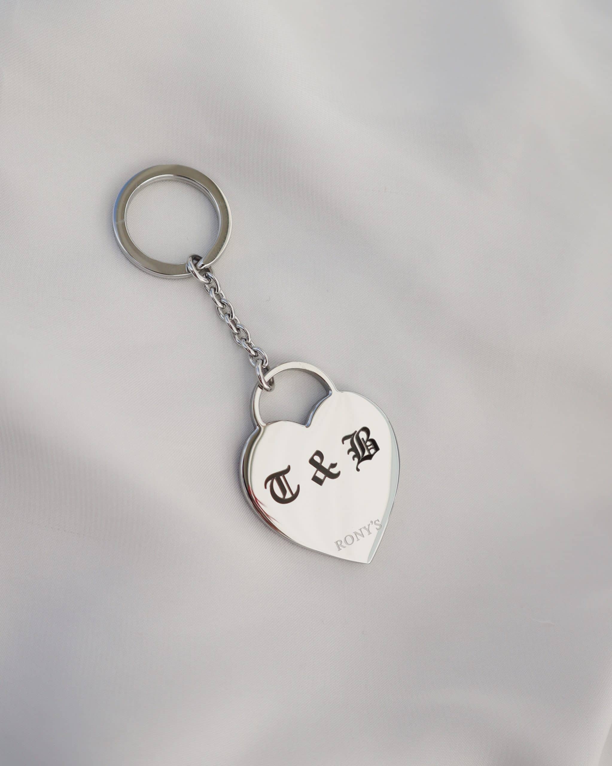 מחזיק מפתחות לב - חריטת כתב יד