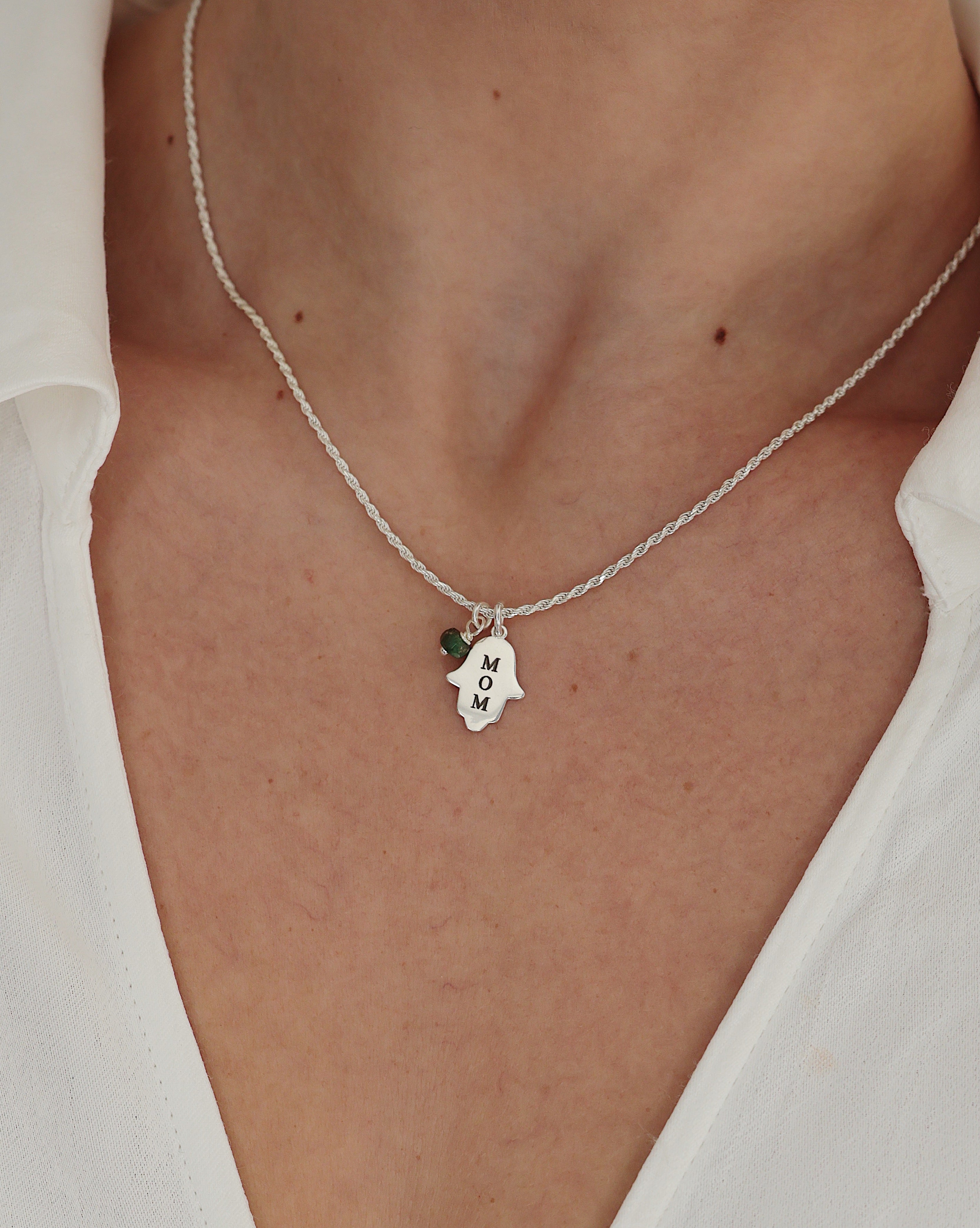 שרשרת חמסה - חריטת כתב יד - אבן חן לבחירתך