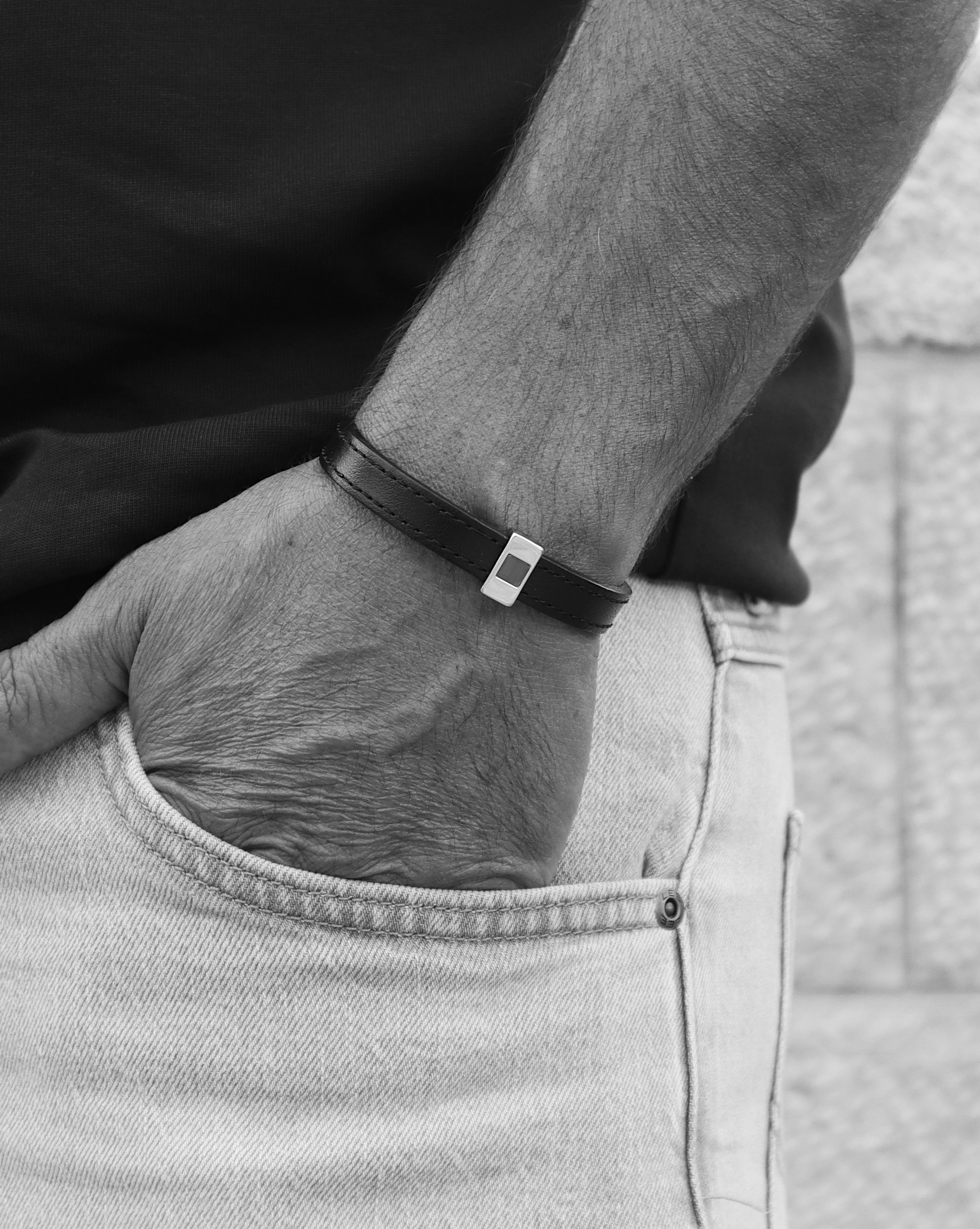 צמיד עור אמיתי לגבר - ננו תנך - דגם אדיר- שחור