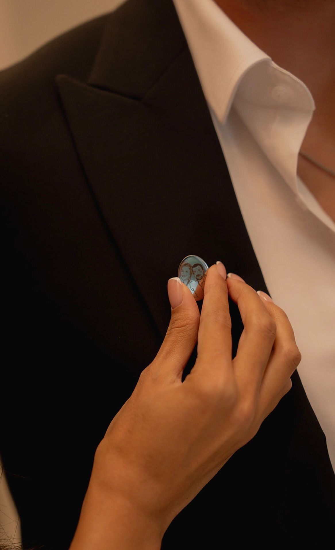 סיכת דש לחליפה - חריטת תמונה